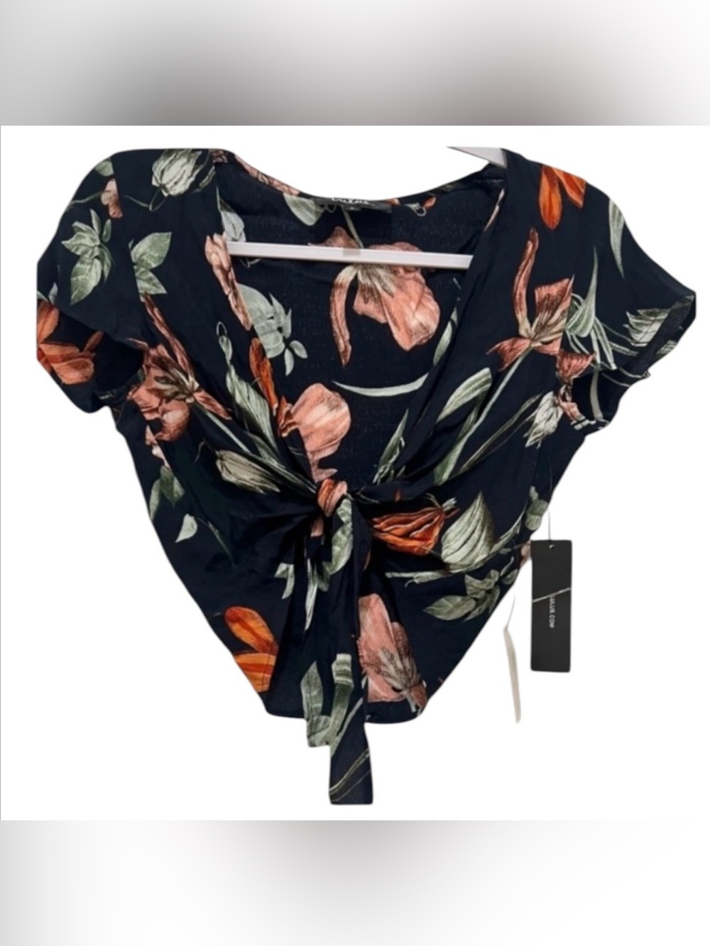 NWT Lulus women’s Small sexy short sleeve tie up front black floral shirt